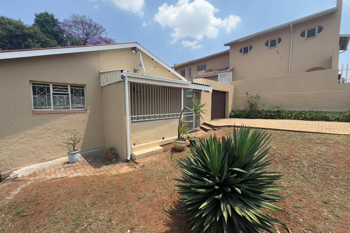 Charming 3-Bedroom Family Home with Classic Character in Prime Location - Photo 2