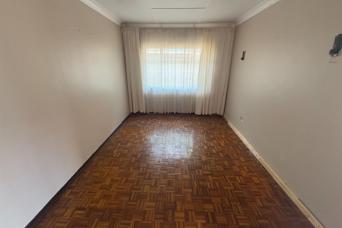 Charming 3-Bedroom Family Home with Classic Character in Prime Location - Photo 5