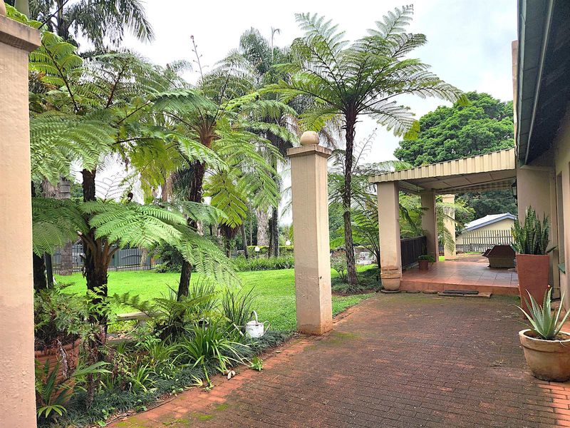 Elegant Family Retreat with Pool, Flatlet & Dual Entrances - A Lifestyle Gem - Photo 2