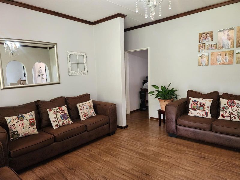 Elegant Family Retreat with Pool, Flatlet & Dual Entrances - A Lifestyle Gem - Photo 3