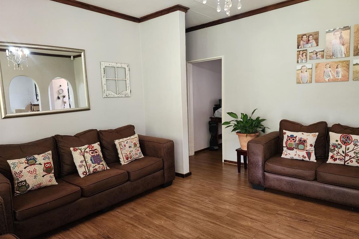 Elegant Family Retreat with Pool, Flatlet & Dual Entrances - A Lifestyle Gem - Photo 3