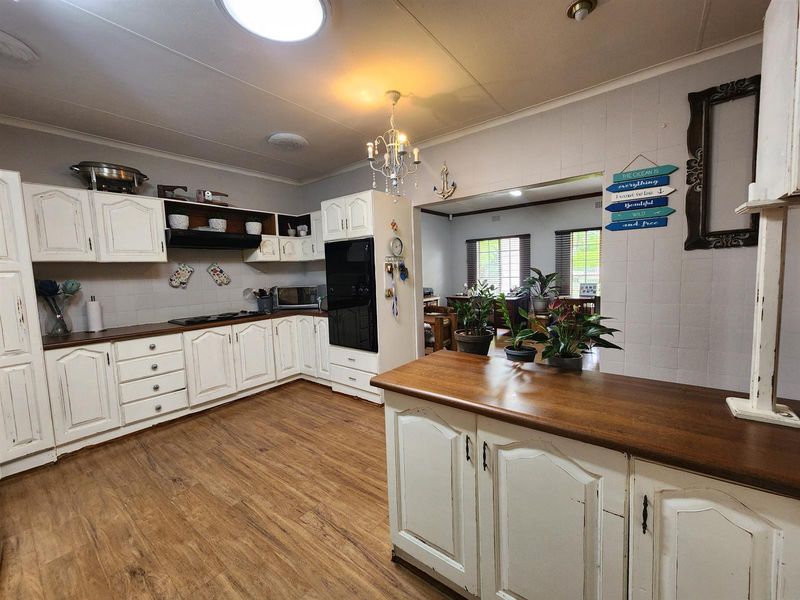 Elegant Family Retreat with Pool, Flatlet & Dual Entrances - A Lifestyle Gem - Photo 7