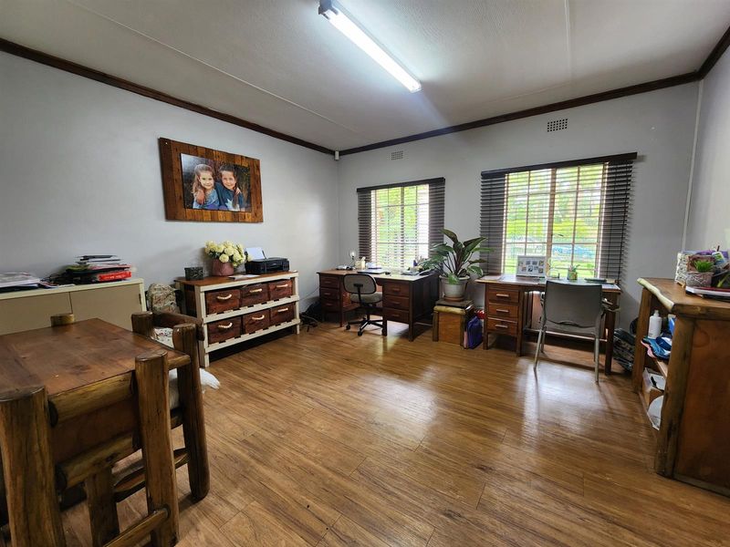 Elegant Family Retreat with Pool, Flatlet & Dual Entrances - A Lifestyle Gem - Photo 5