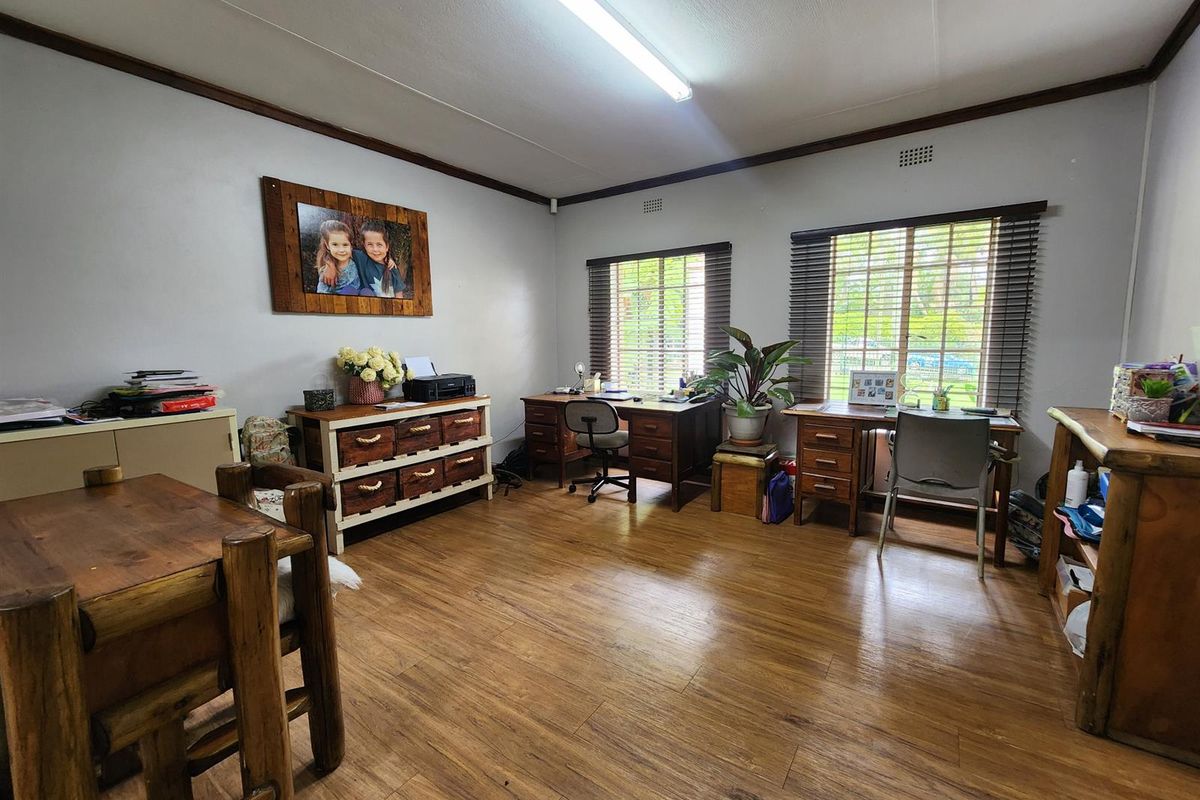 Elegant Family Retreat with Pool, Flatlet & Dual Entrances - A Lifestyle Gem - Photo 5