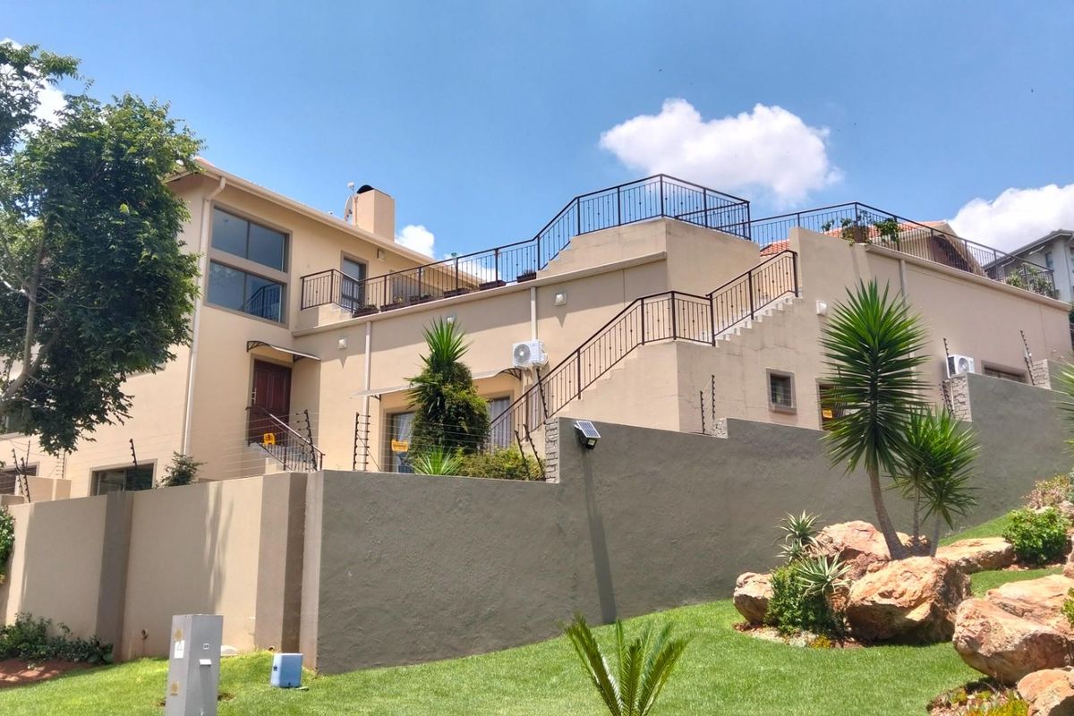 Clearview Estate 4 Beds, 2 Ensuites Baths and 1 shared bath 2 Flats Pool, Solar 24Kva Dbl Garage - Photo 4