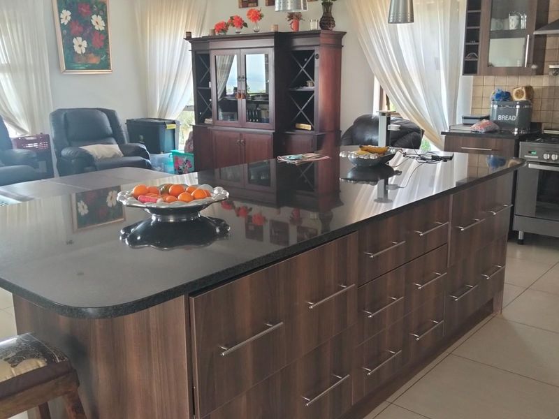 Clearview Estate 4 Beds, 2 Ensuites Baths and 1 shared bath 2 Flats Pool, Solar 24Kva Dbl Garage - Photo 9