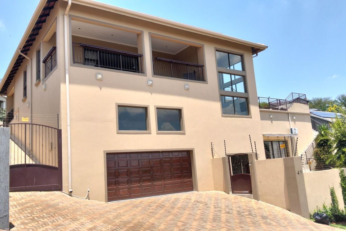Clearview Estate 4 Beds, 2 Ensuites Baths and 1 shared bath 2 Flats Pool, Solar 24Kva Dbl Garage - Photo 3