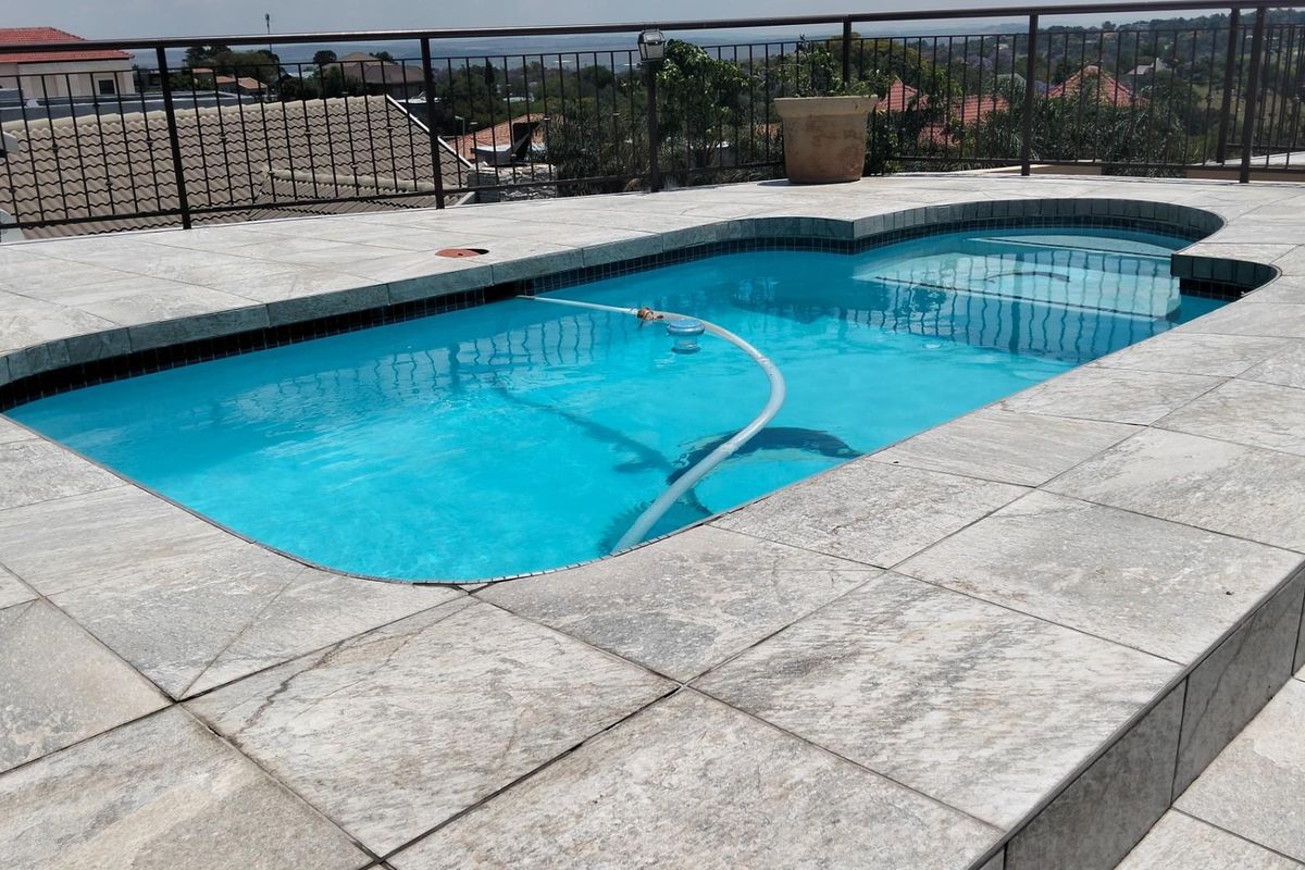 Clearview Estate 4 Beds, 2 Ensuites Baths and 1 shared bath 2 Flats Pool, Solar 24Kva Dbl Garage - Photo 2