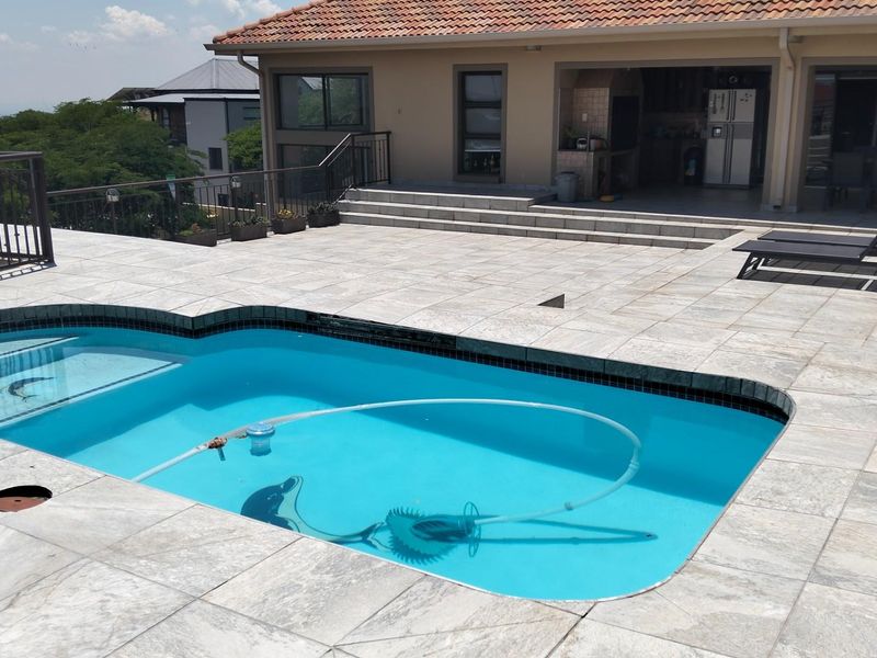 Clearview Estate 4 Beds, 2 Ensuites 1 Family bath + 2 Flatlets Pool, Solar 24Kva Dbl Garage 1536sqm - Photo 7
