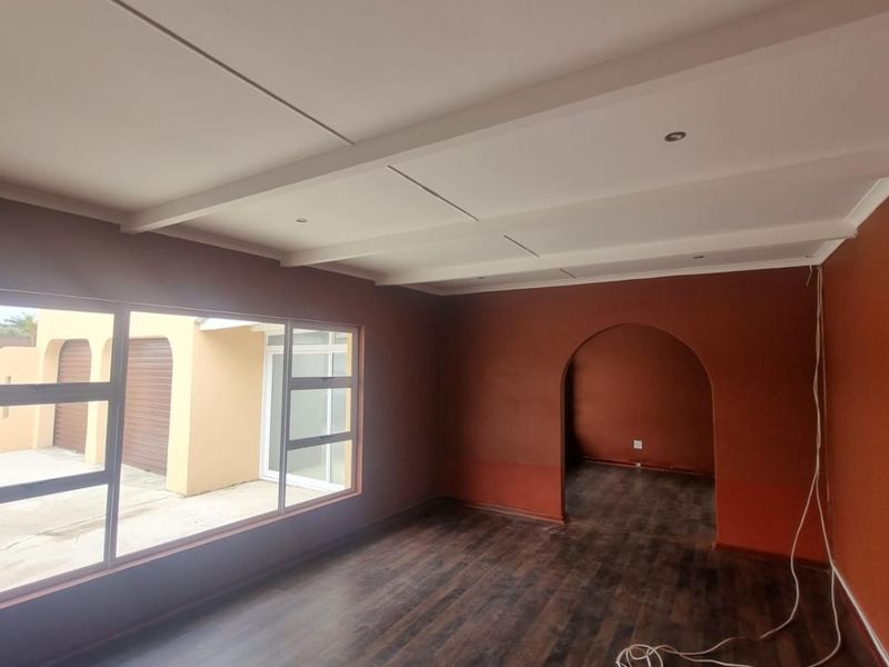 Beautiful 4-Bedroom Family Home for Sale in Beacon Bay - Photo 4