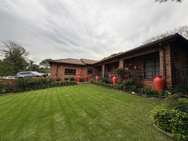Spacious, Solar-Powered Townhouse in Exclusive Signal Hill Enclave - Photo 1