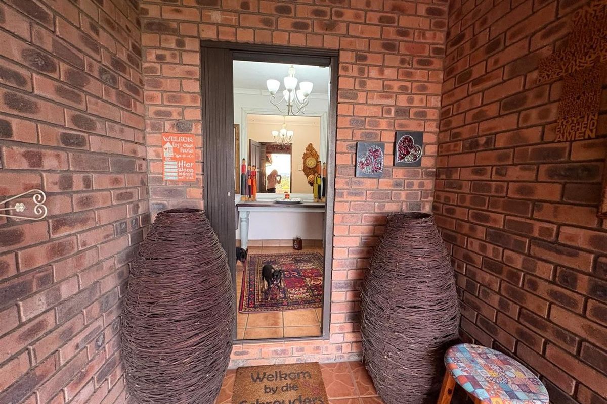 Spacious, Solar-Powered Townhouse in Exclusive Signal Hill Enclave - Photo 2