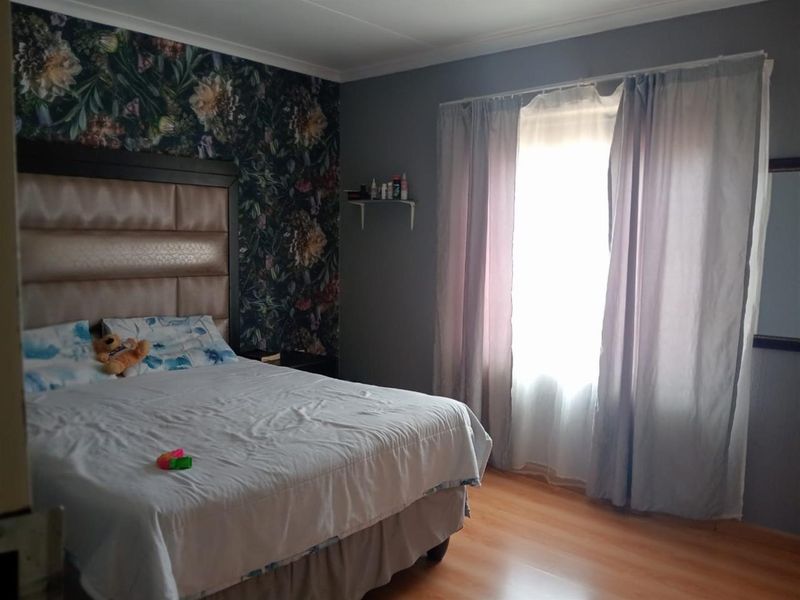 Duplex For Sale in Strubensvallei, Roodepoort - Photo 8