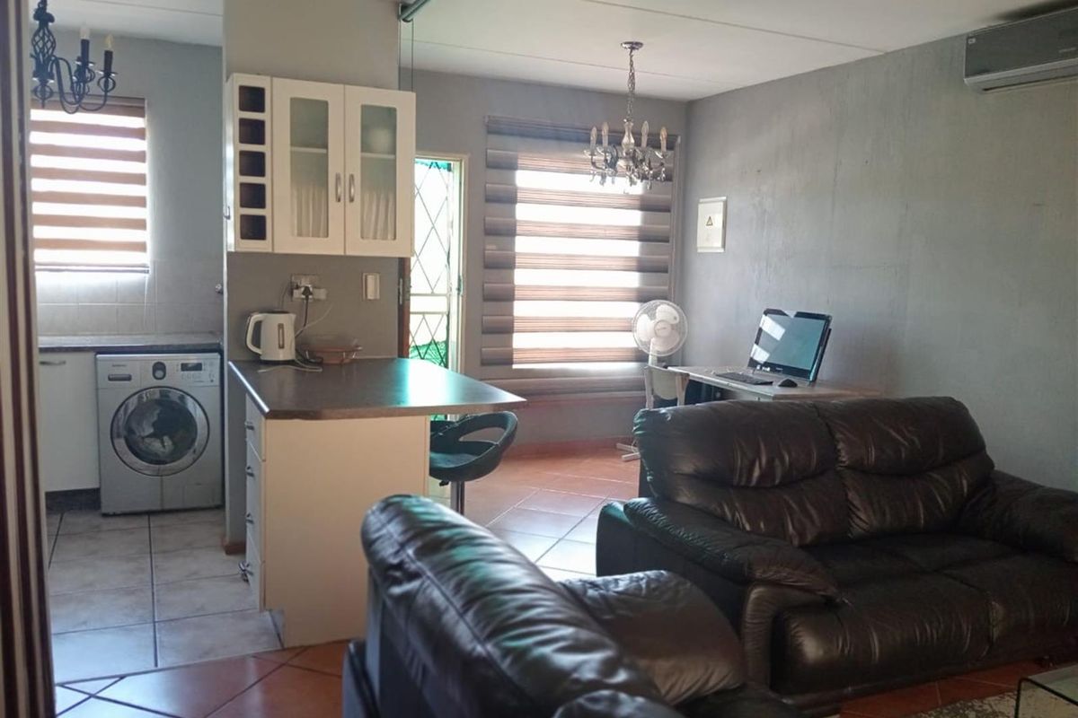 Duplex For Sale in Strubensvallei, Roodepoort - Photo 4