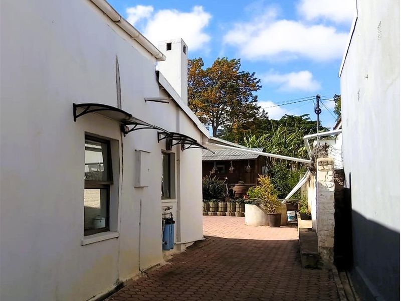 Lovely home, well located on sale in Albertinia - Photo 4