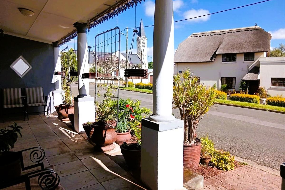 Lovely home, well located on sale in Albertinia - Photo 3