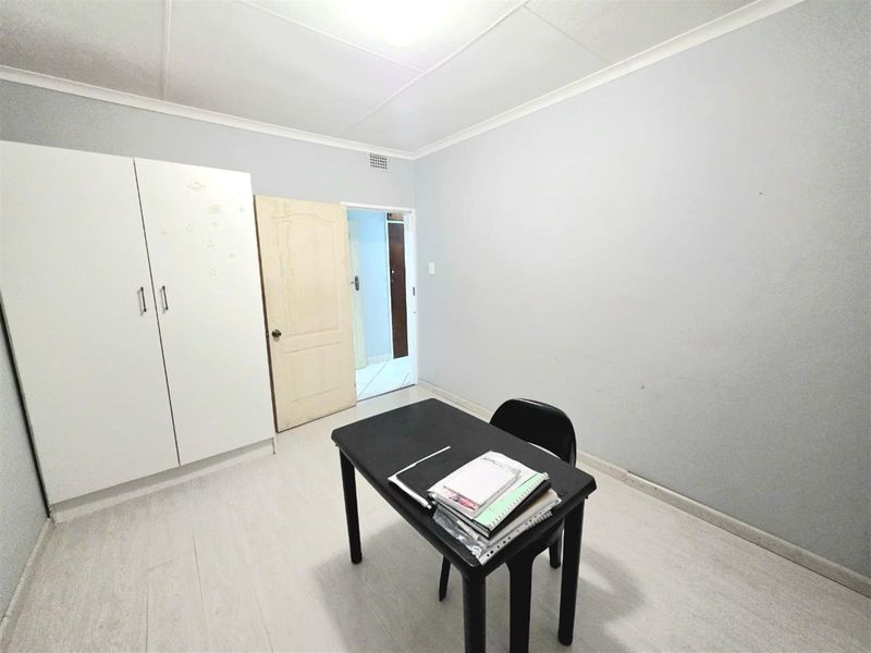 Stylish 3-Bedroom Family Home for Sale in Hutten Heights, Newcastle! - Photo 8