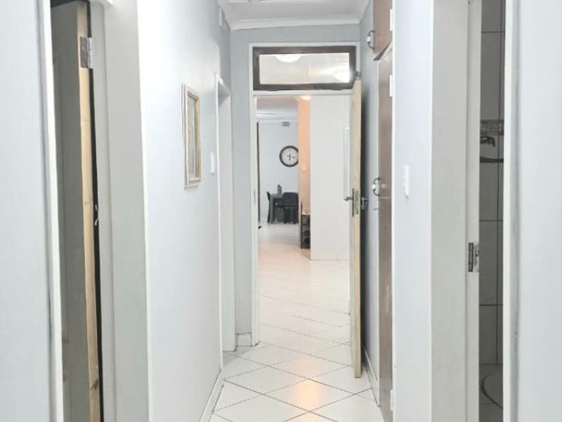 Stylish 3-Bedroom Family Home for Sale in Hutten Heights, Newcastle! - Photo 7