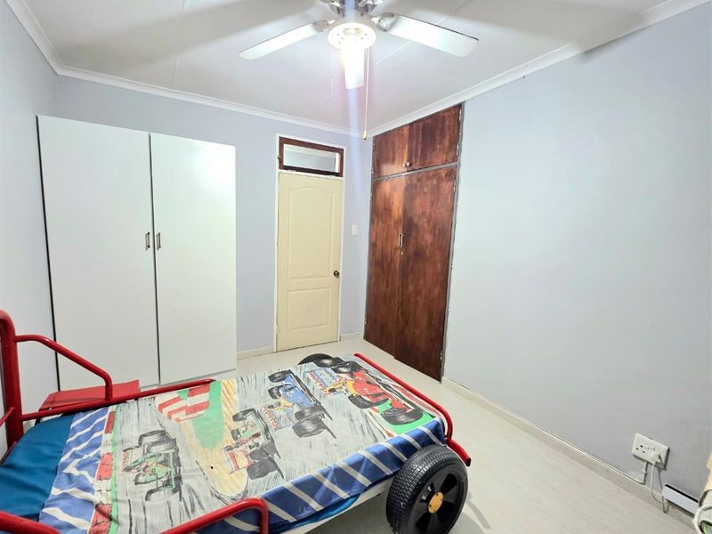 Stylish 3-Bedroom Family Home for Sale in Hutten Heights, Newcastle! - Photo 9