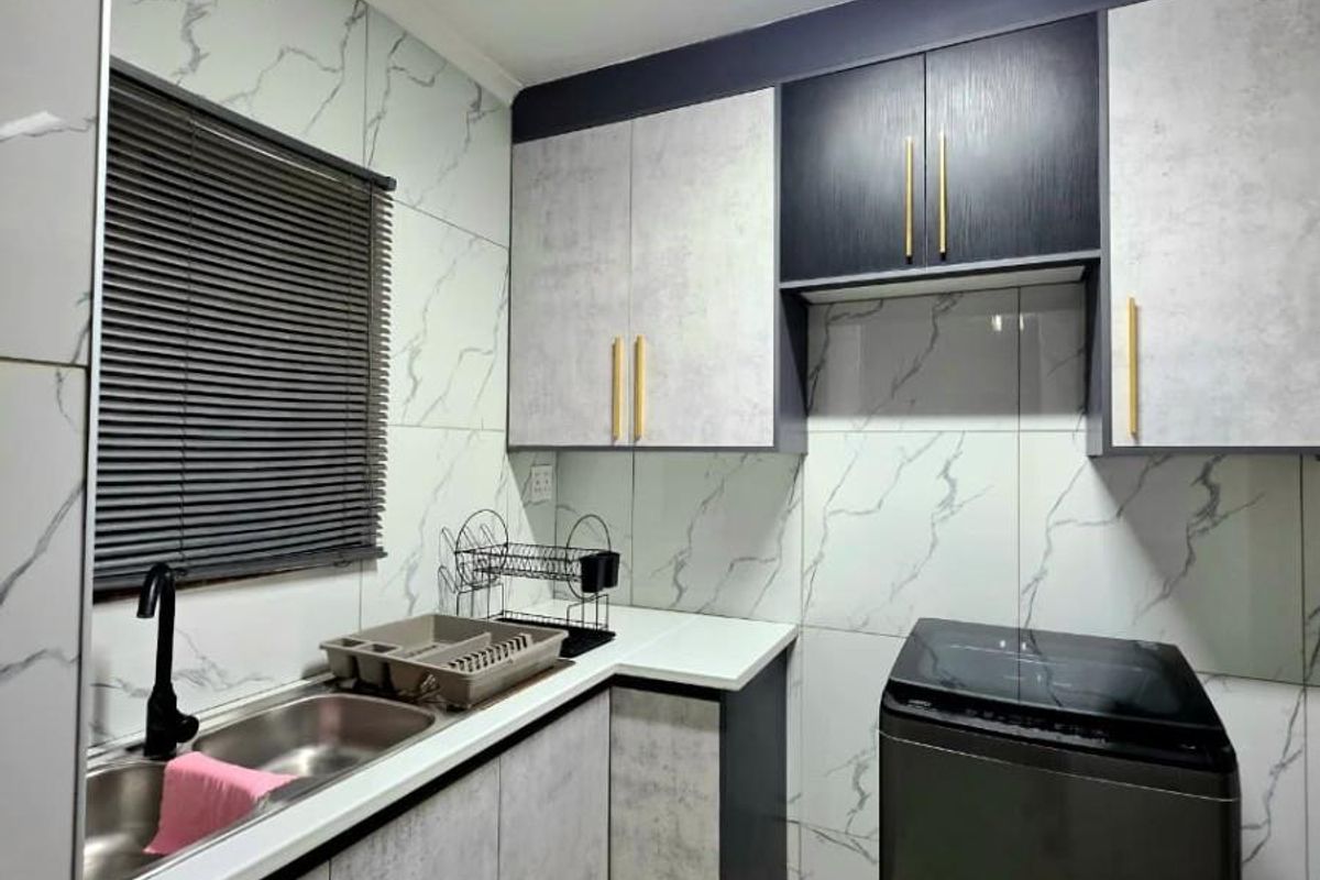 Stylish 3-Bedroom Family Home for Sale in Hutten Heights, Newcastle! - Photo 5