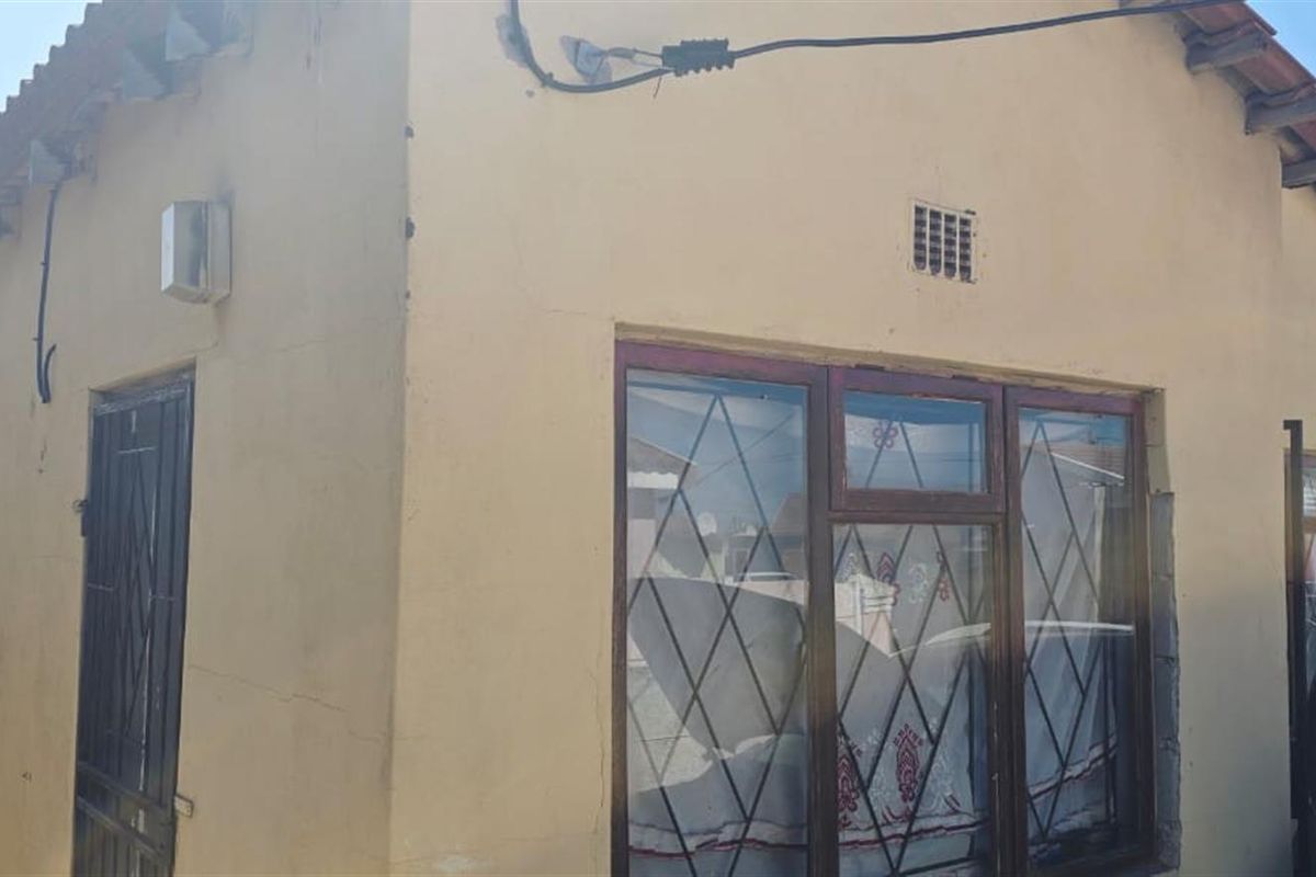 House For Sale in Ikwezi Park Khayelitsha - Photo 3