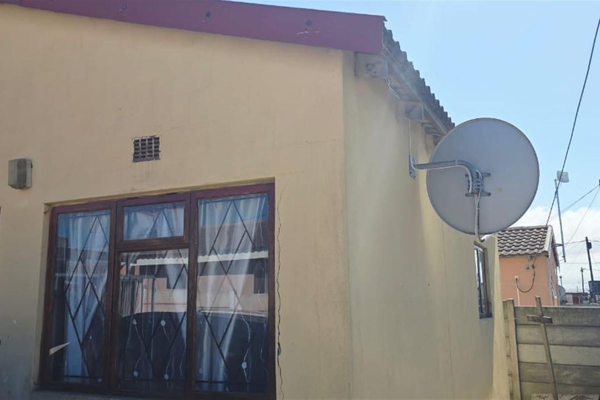 House For Sale in Ikwezi Park Khayelitsha - Photo 4