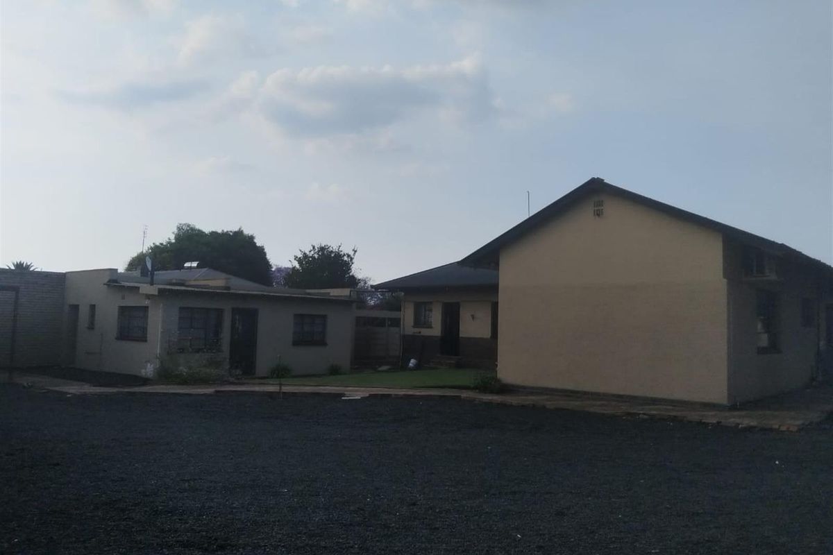 House For Sale in Witbank Ext 5, Witbank - Photo 3