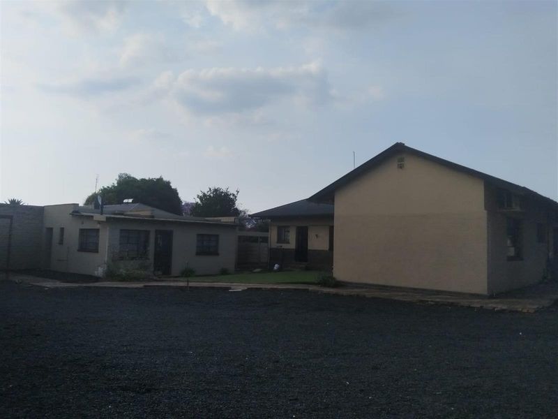 House For Sale in Witbank Ext 5, Witbank - Photo 3
