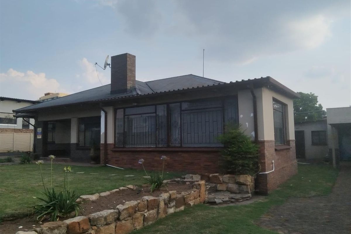 House For Sale in Witbank Ext 5, Witbank - Photo 2