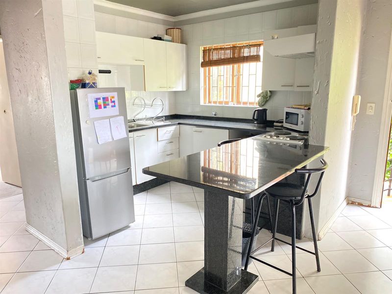Townhouse For Sale in Buurendal Germiston Gauteng - Photo 4