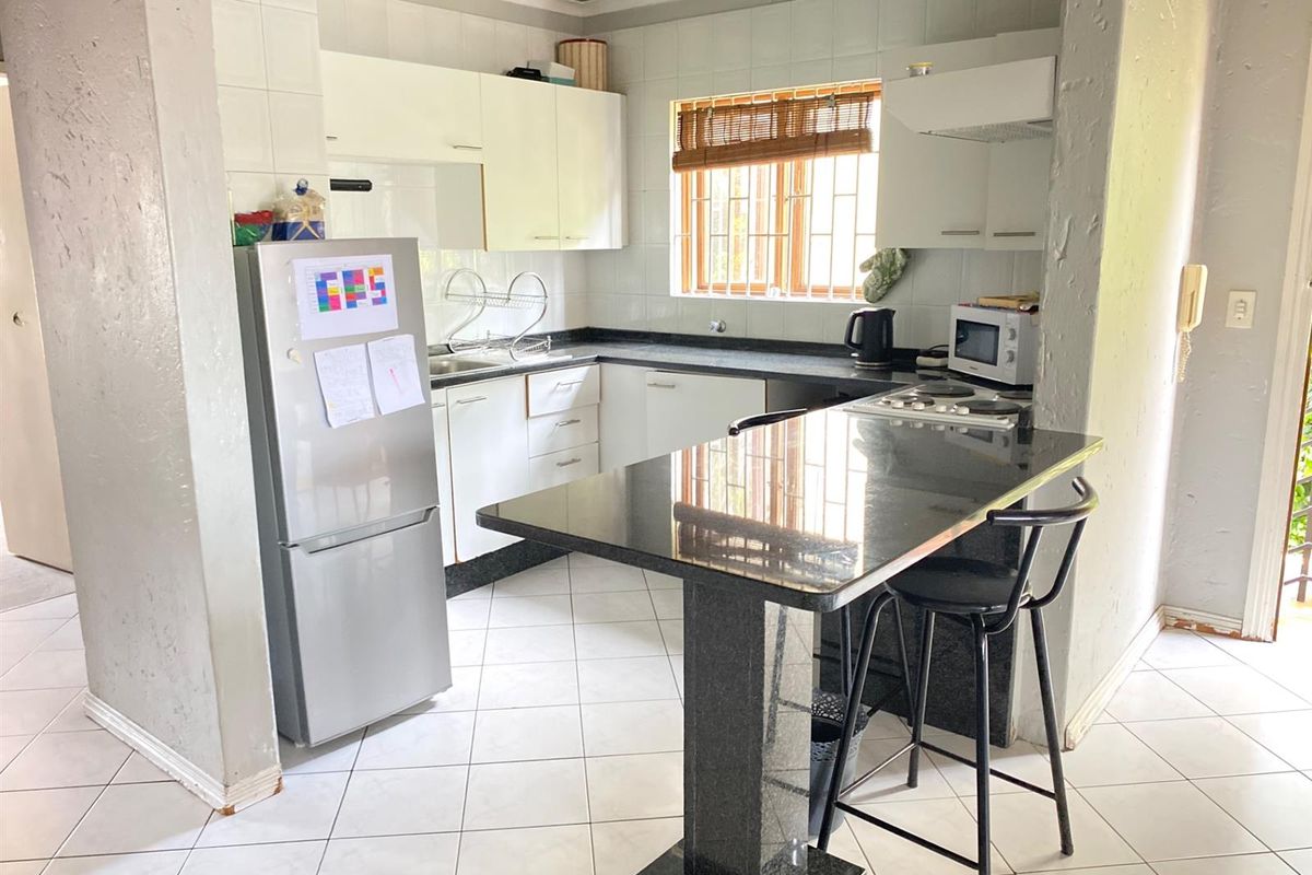 Townhouse For Sale in Buurendal Germiston Gauteng - Photo 4