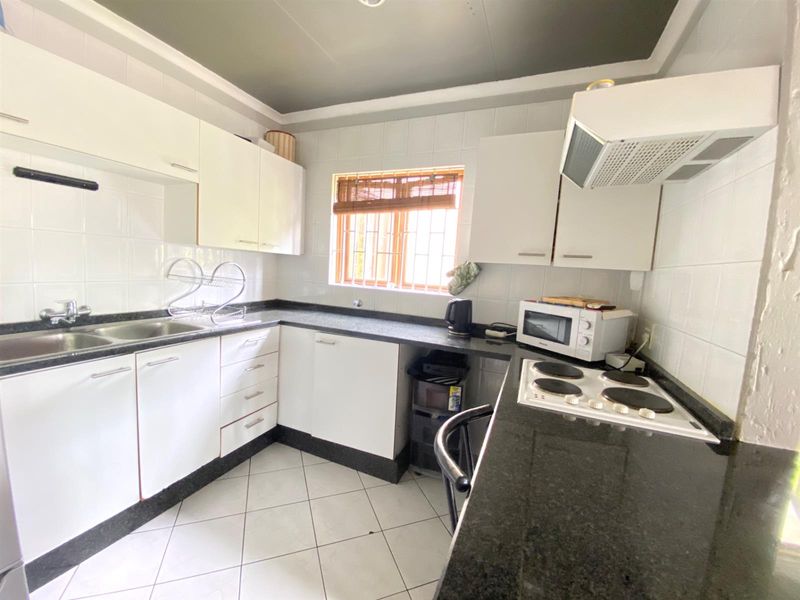 Townhouse For Sale in Buurendal Germiston Gauteng - Photo 10