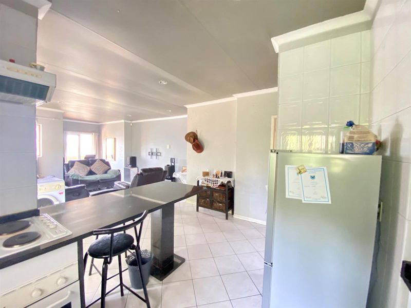 Townhouse For Sale in Buurendal Germiston Gauteng - Photo 8