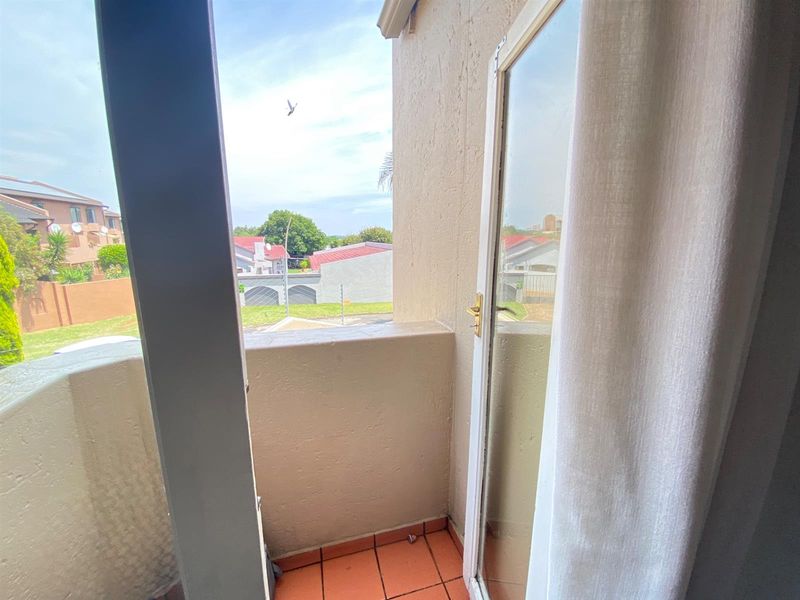 Townhouse For Sale in Buurendal Germiston Gauteng - Photo 7