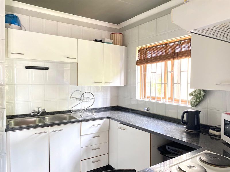 Townhouse For Sale in Buurendal Germiston Gauteng - Photo 5