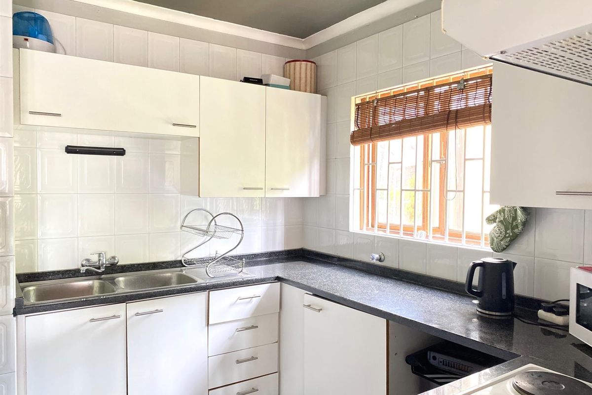 Townhouse For Sale in Buurendal Germiston Gauteng - Photo 5