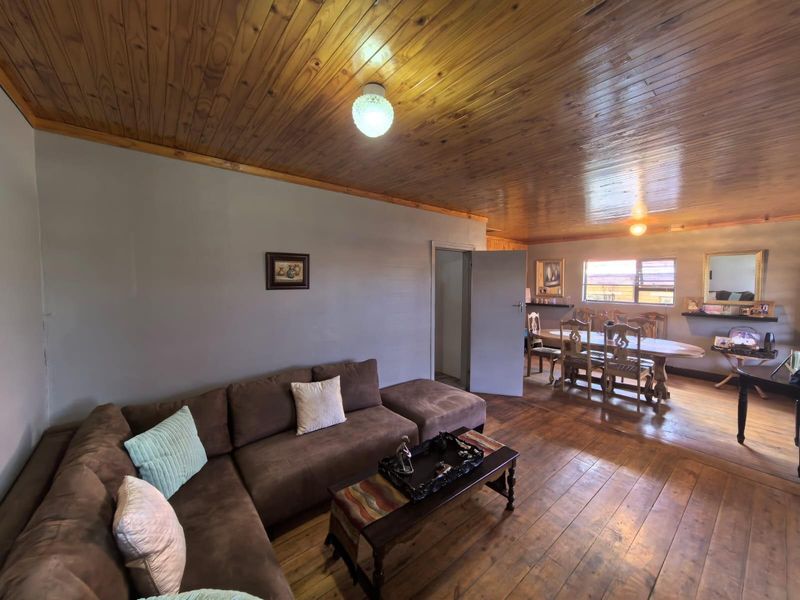 3 Bedroom, 2 Bathroom Home For Sale in Riviera - Photo 3