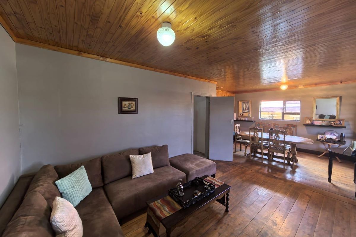 3 Bedroom, 2 Bathroom Home For Sale in Riviera - Photo 3