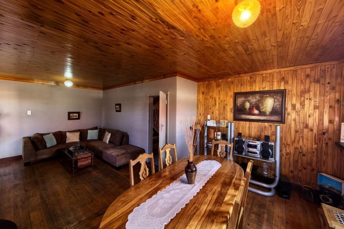 3 Bedroom, 2 Bathroom Home For Sale in Riviera - Photo 4