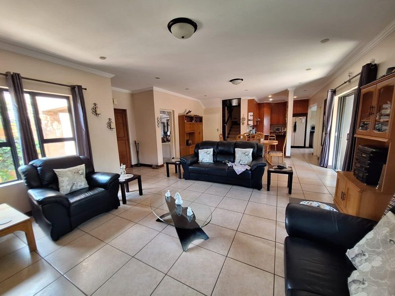 Ready to move into cozy townhouse in Secure Estate - Photo 3