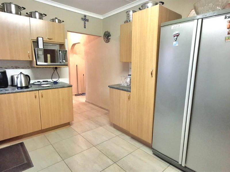 Spacious Family Home in Eldorado Park Ext 8 - Move-In Ready - Photo 10