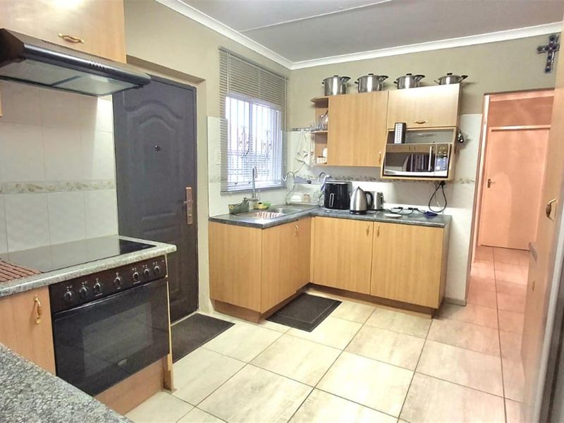 Spacious Family Home in Eldorado Park Ext 8 - Move-In Ready - Photo 9
