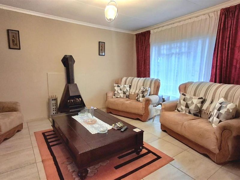 Spacious Family Home in Eldorado Park Ext 8 - Move-In Ready - Photo 7