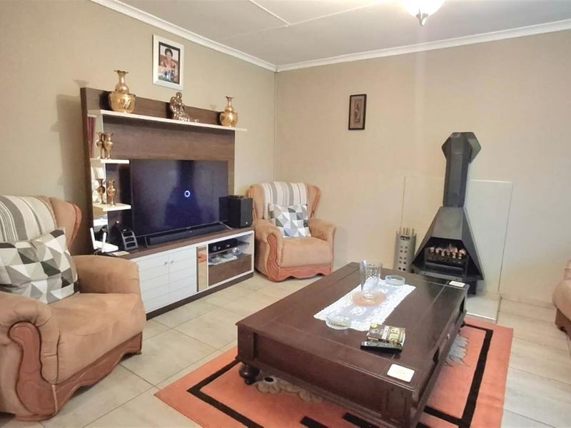 Spacious Family Home in Eldorado Park Ext 8 - Move-In Ready - Photo 6