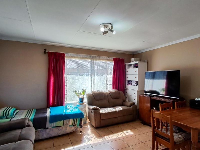 Apartment For Sale in Boksburg R430 000 Investment property - Photo 5
