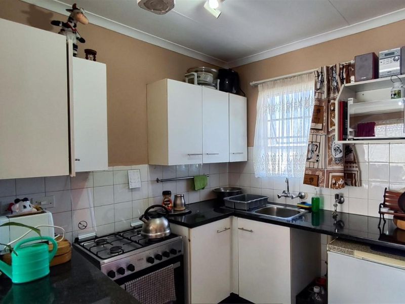 Apartment For Sale in Boksburg R430 000 Investment property - Photo 4