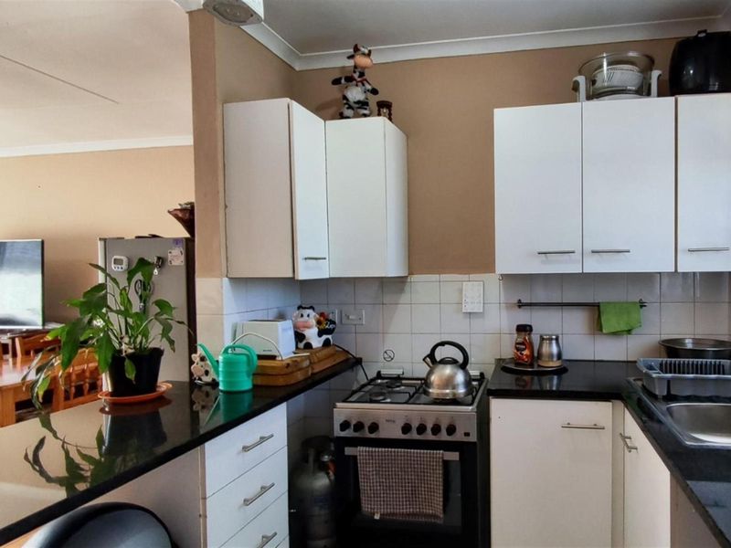 Apartment For Sale in Boksburg R430 000 Investment property - Photo 10