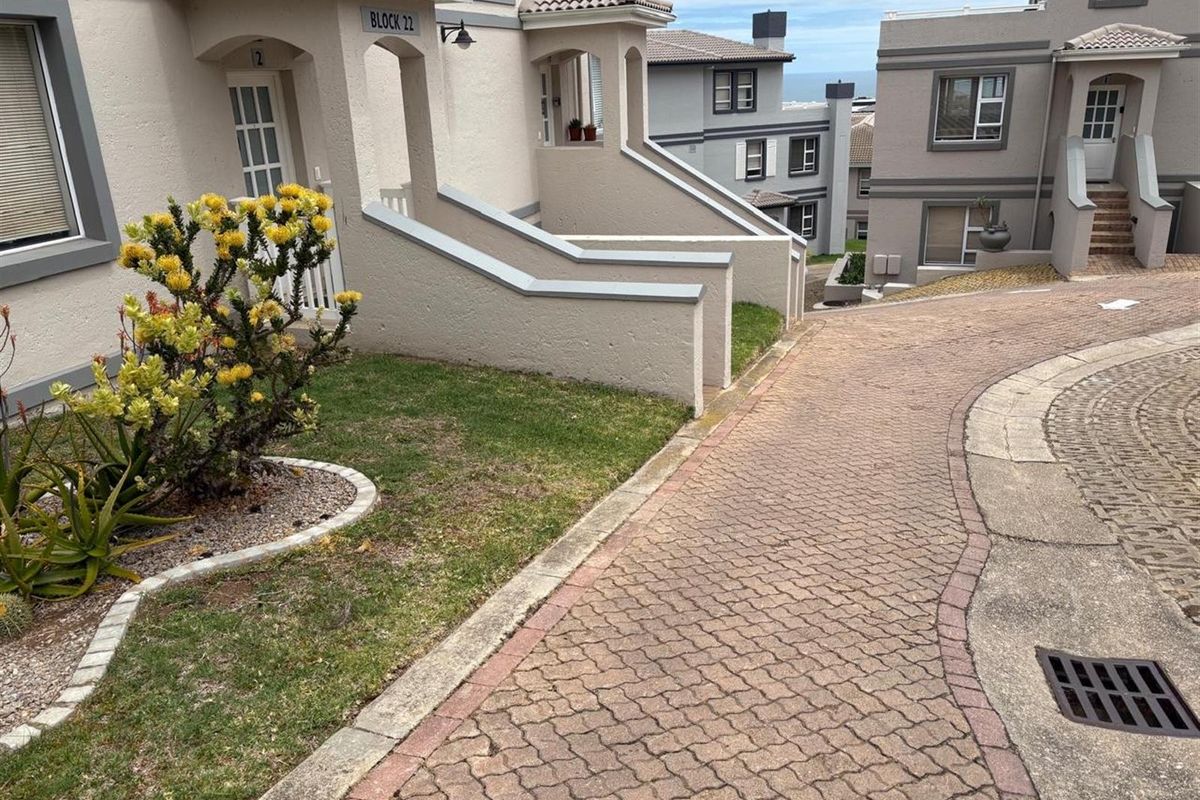 Price to sell, Golf Villa with Golf Cart! - Photo 2