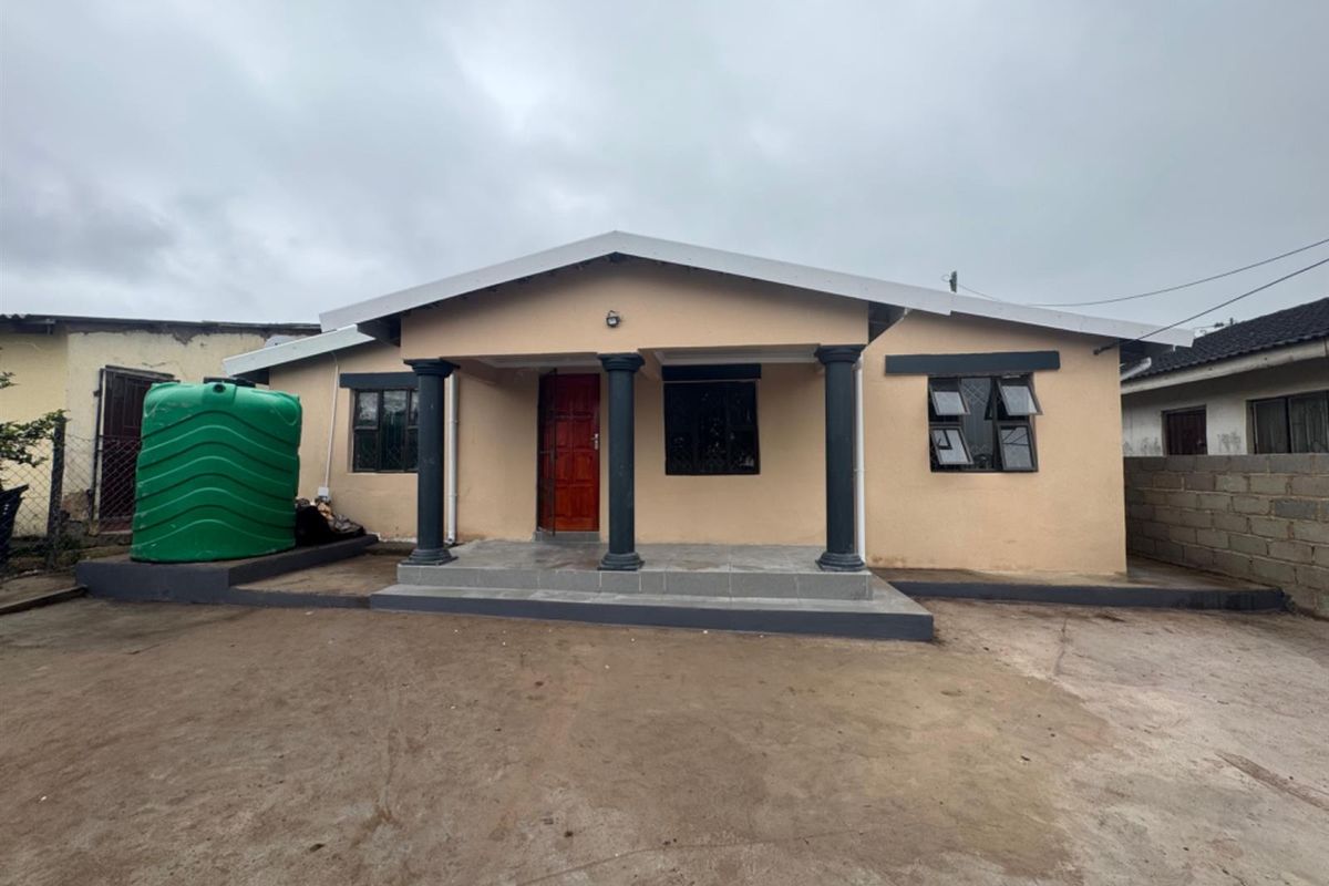 3 Bedroom House For Sale - Photo 2