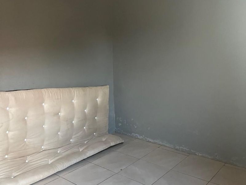 House For Sale top village gold view, Mafikeng, North West - Photo 7